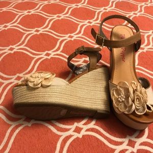 Wedge shoes worn once